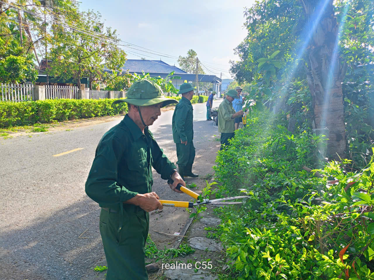 HÃY ĐỂ VIỆC GIỮ GÌN VỆ SINH ĐƯỜNG LÀNG, NGÕ XÓM TRỞ THÀNH Ý THỨC, TRÁCH NHIỆM VÀ THÓI QUEN CỦA NGƯỜI DÂN.