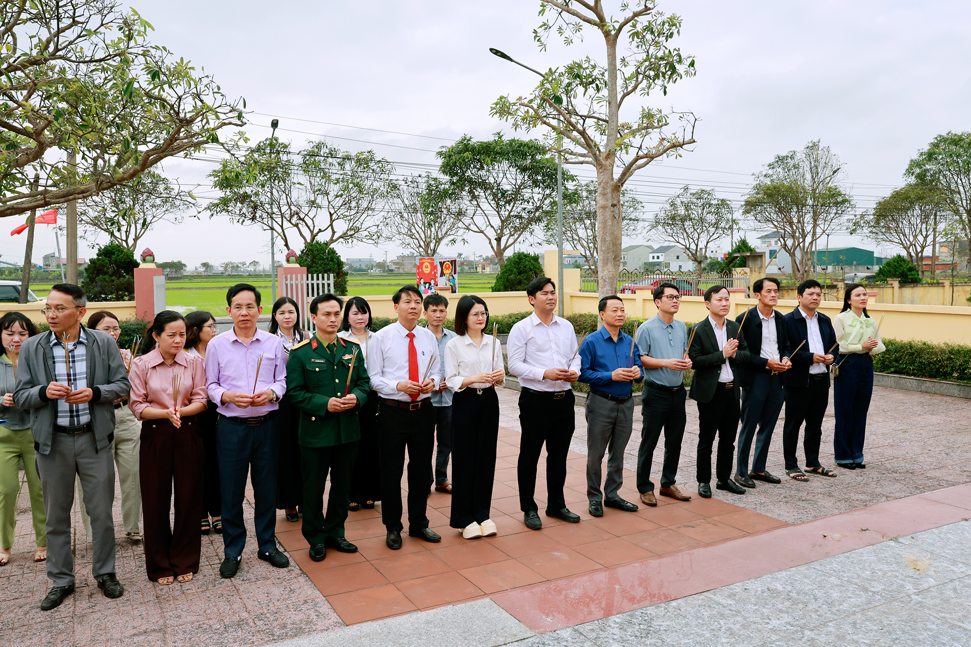 XÃ THẠCH LẠC DÂNG HOA, DÂNG HƯƠNG TRƯỚC THỀM XUÂN MỚI