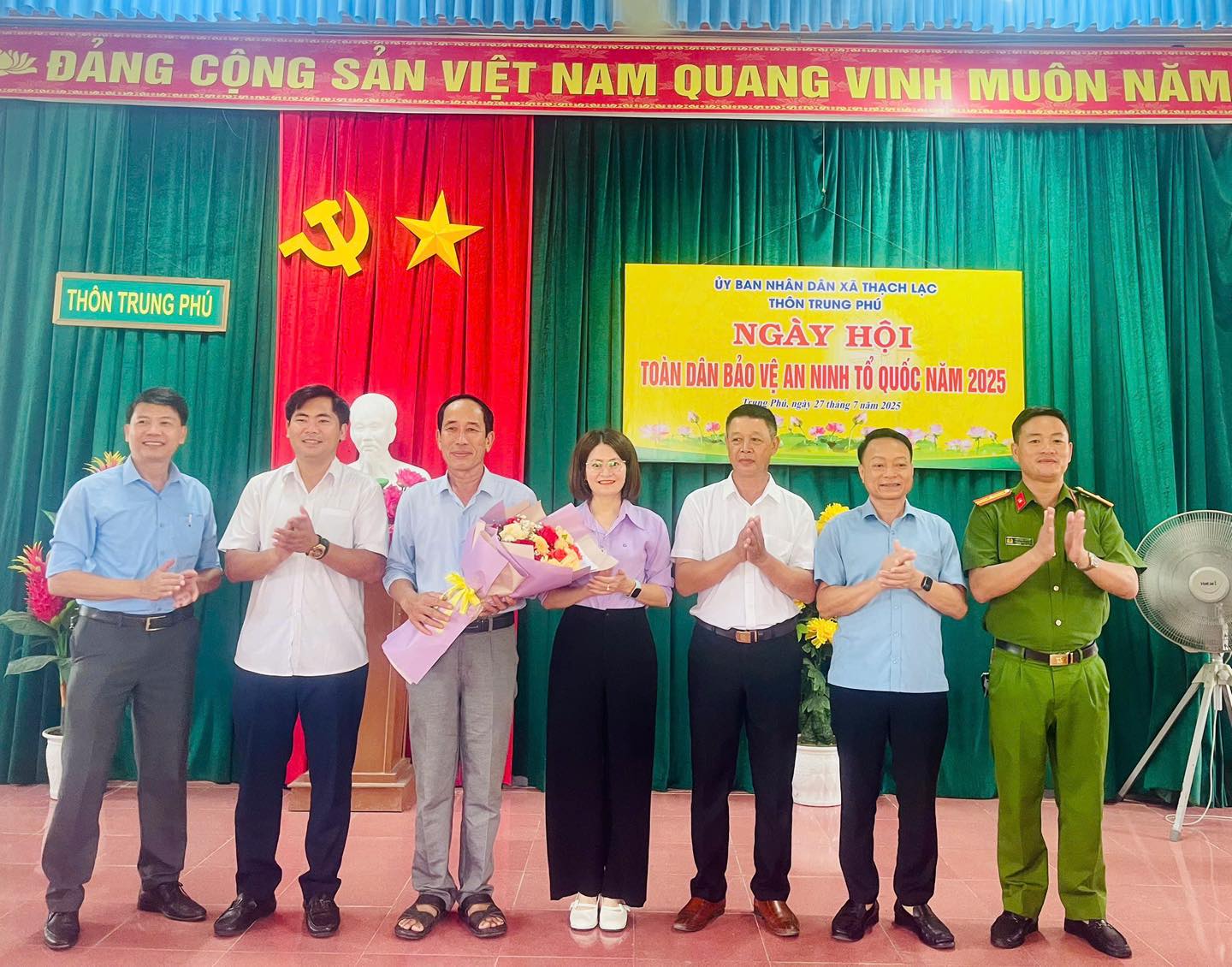 Chiều ngày 27/7/2025, tại Nhà Văn hoá thôn Trung Phú, UBND xã Thạch Lạc tổ chức Ngày hội Toàn dân bảo vệ an ninh tổ quốc năm 2025.