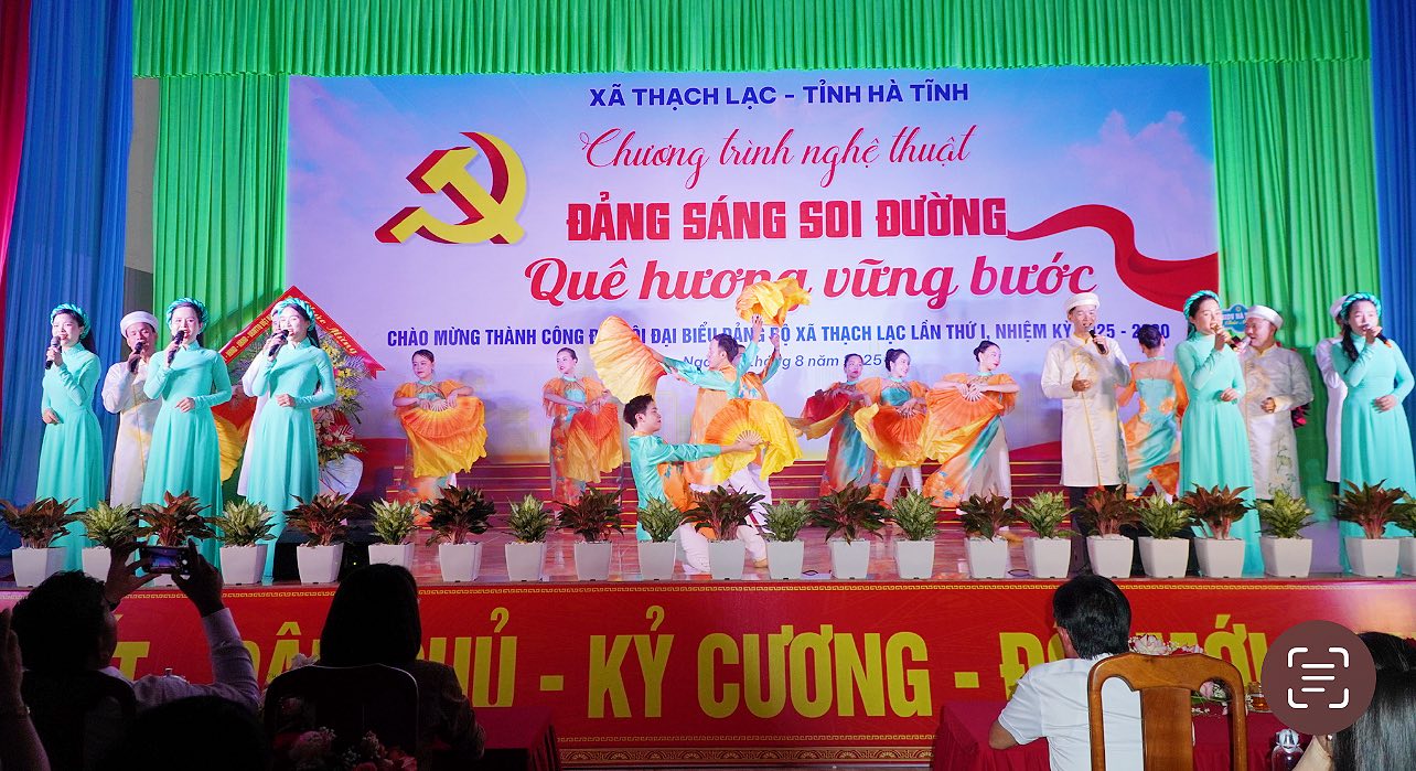 THẠCH LẠC SÔI NỔI CHƯƠNG TRÌNH NGHỆ THUẬT “ĐẢNG SÁNG SOI ĐƯỜNG QUÊ HƯƠNG VỮNG BƯỚC”