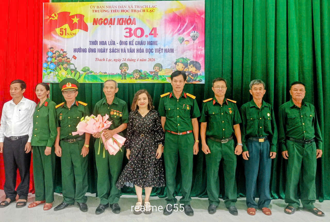 TRƯỜNG TIỂU HỌC THẠCH LẠC TỔ CHỨC NGOẠI KHÓA “CÂU CHUYỆN THỜI HOA LỬA” GIÁO DỤC TRUYỀN THỐNG