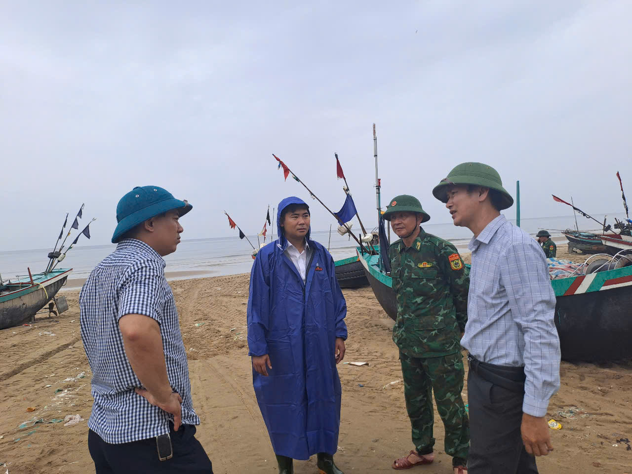 CHỦ TỊCH UBND XÃ ĐI KIỂM TRA KHẢ NĂNG ỨNG PHÓ VỚI CƠN BÃO SỐ 3