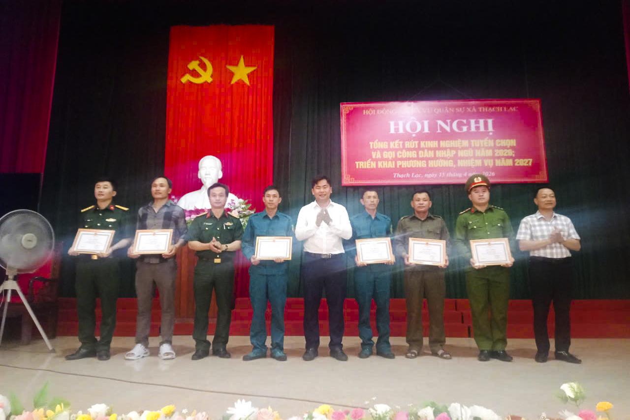 THẠCH LẠC: BẢO ĐẢM CHẤT LƯỢNG, HOÀN THÀNH TỐT CÔNG TÁC TUYỂN, GIAO QUÂN