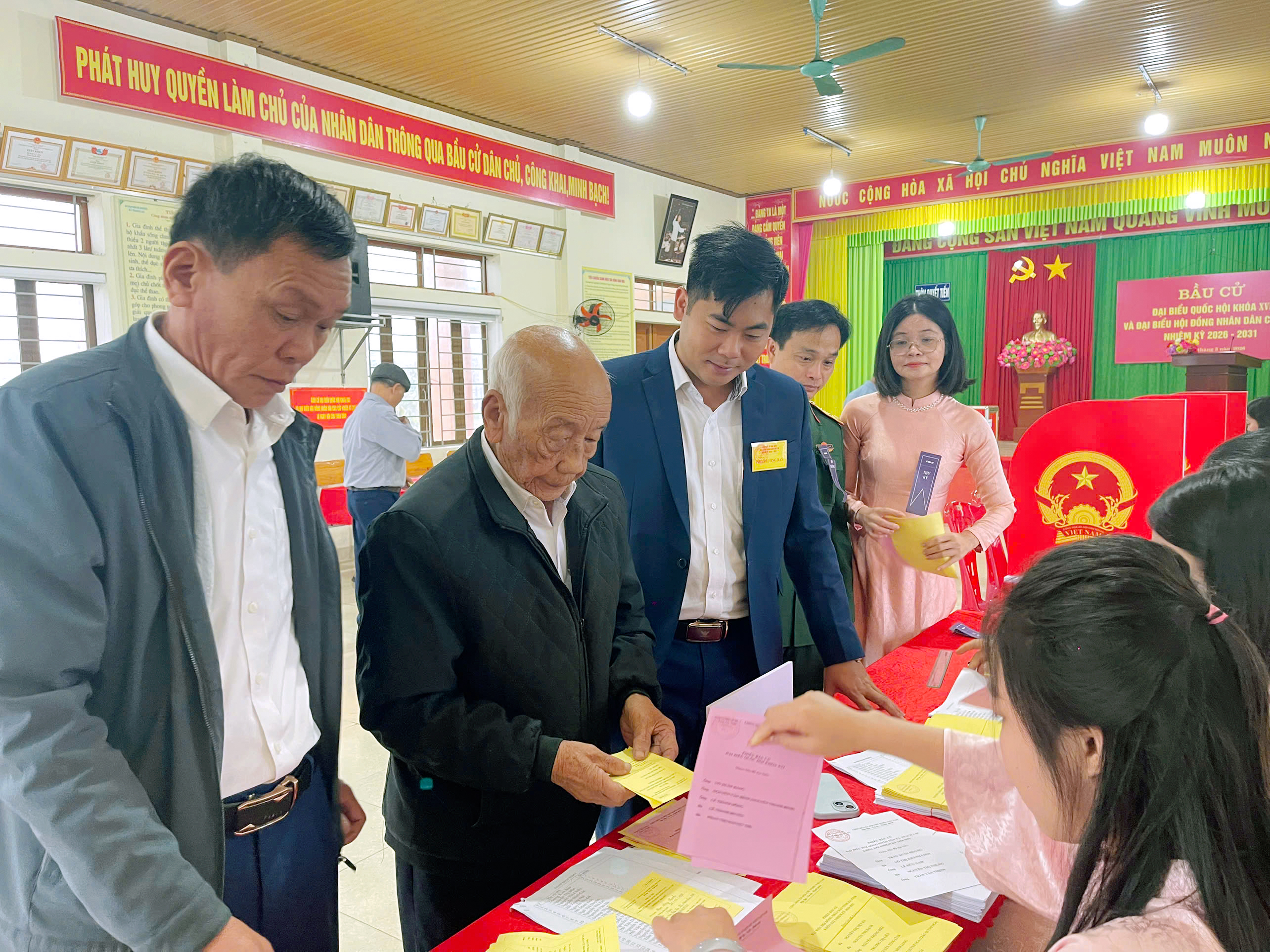 “NGÀY HỘI NON SÔNG” Ở XÃ THẠCH LẠC 