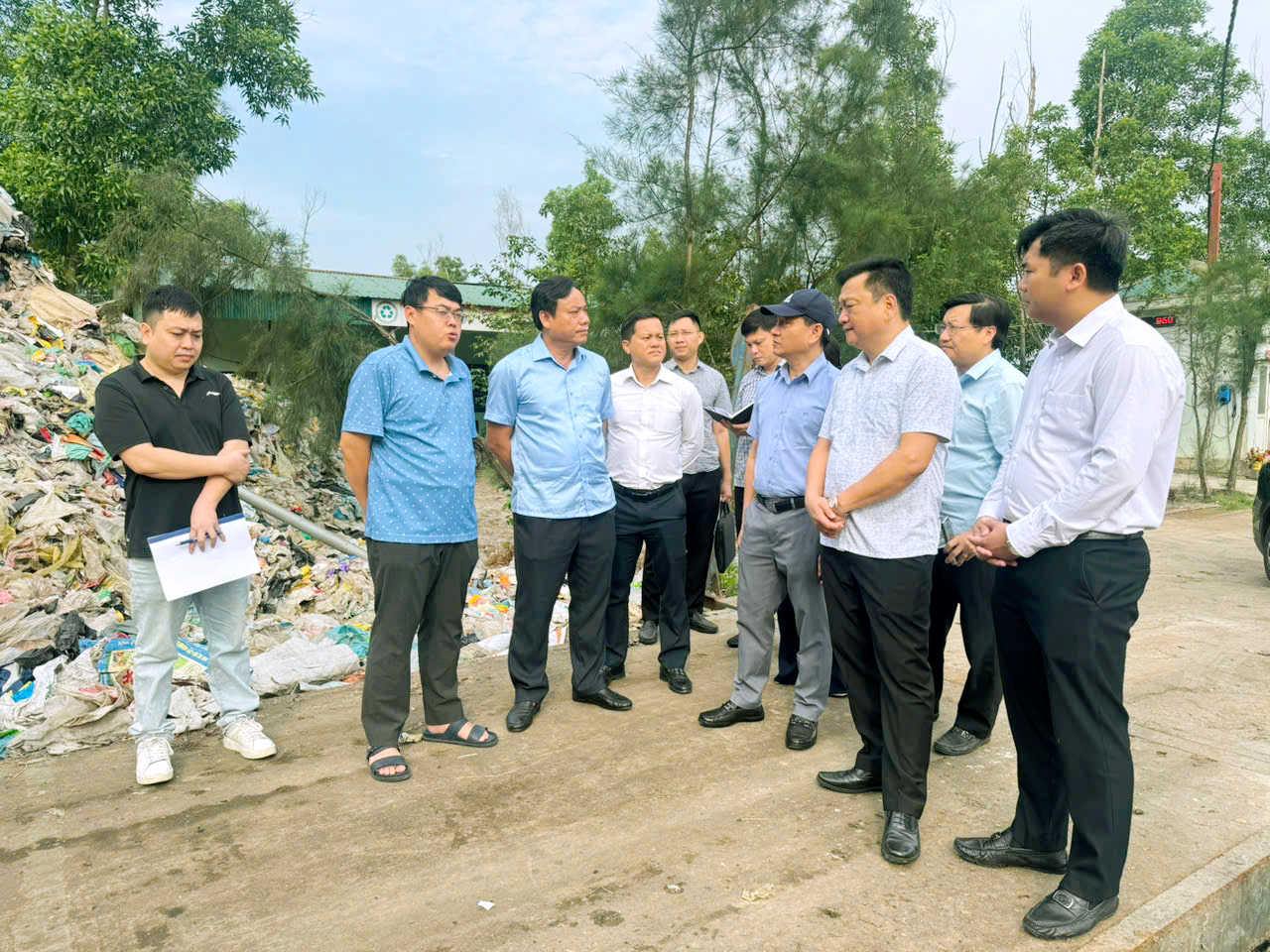 KHẢO SÁT NHÀ MÁY XỬ LÝ RÁC THẢI TRÊN ĐỊA BÀN THẠCH LẠC