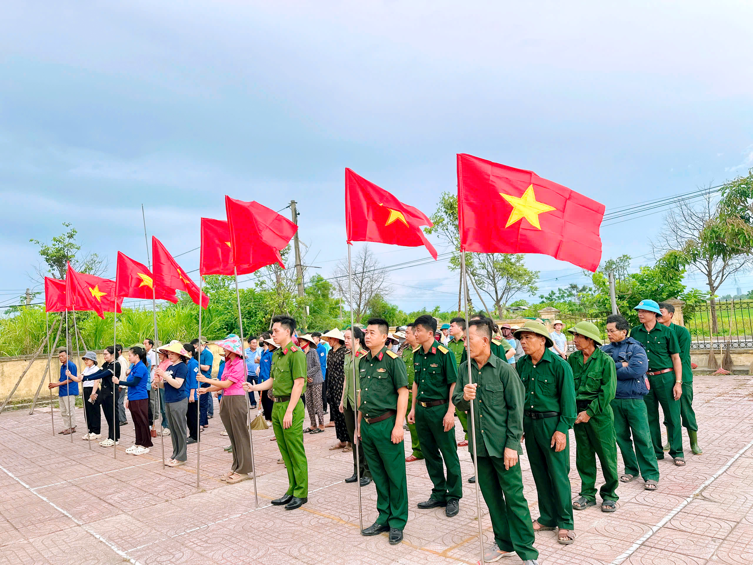 Thạch Lạc ra quân hưởng ứng phong trào “Toàn dân chung tay bảo vệ môi trường” vì một Việt Nam xanh, sạch, đẹp