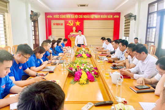 Chương trình “Hành trình xanh - sát cơ sở - gỡ vướng mắc” tại UBND xã Thạch Lạc