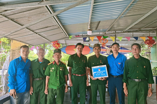 CCB HỒ SỸ HÙNG VÀ NHỮNG KÝ ỨC “HOA LỬA” KHÔNG PHAI