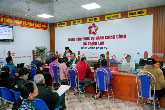  Tuyên truyền đăng ký tài khoản, thực hiện nộp hồ sơ trực tuyến và áp dụng mô hình “TTHC không chờ” 