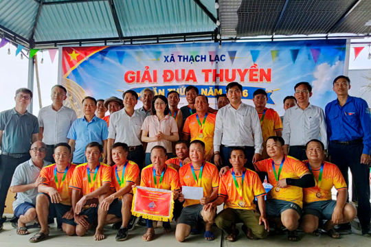 Đua thuyền trên sông Nga Giang – Nối nhịp đoàn kết các thôn sau sáp nhập
