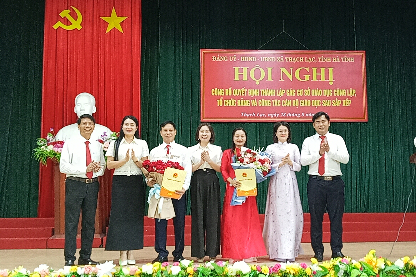 Xã Thạch Lạc công bố các Quyết định về sắp xếp các cơ sở giáo dục trên địa bàn