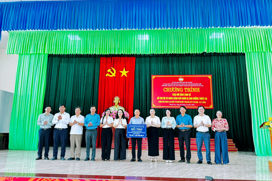 Trao 91 mô hình sinh kế, tiếp sức hộ nghèo vươn lên ổn định cuộc sống