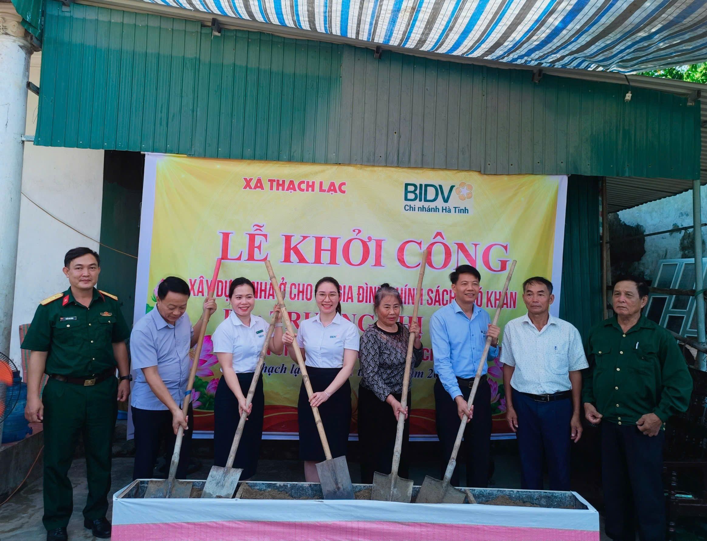 Xã Thạch Lạc phối hợp với BIDV Chi nhánh Hà Tĩnh khởi công xây dựng nhà ở cho gia đình chính sách