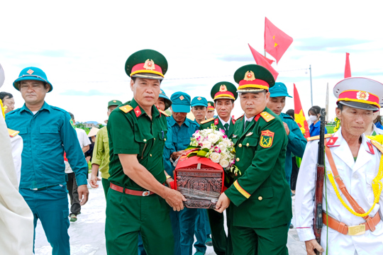 Trang trọng tổ chức lễ truy điệu và an táng hài cốt liệt sĩ Trần Minh Châu