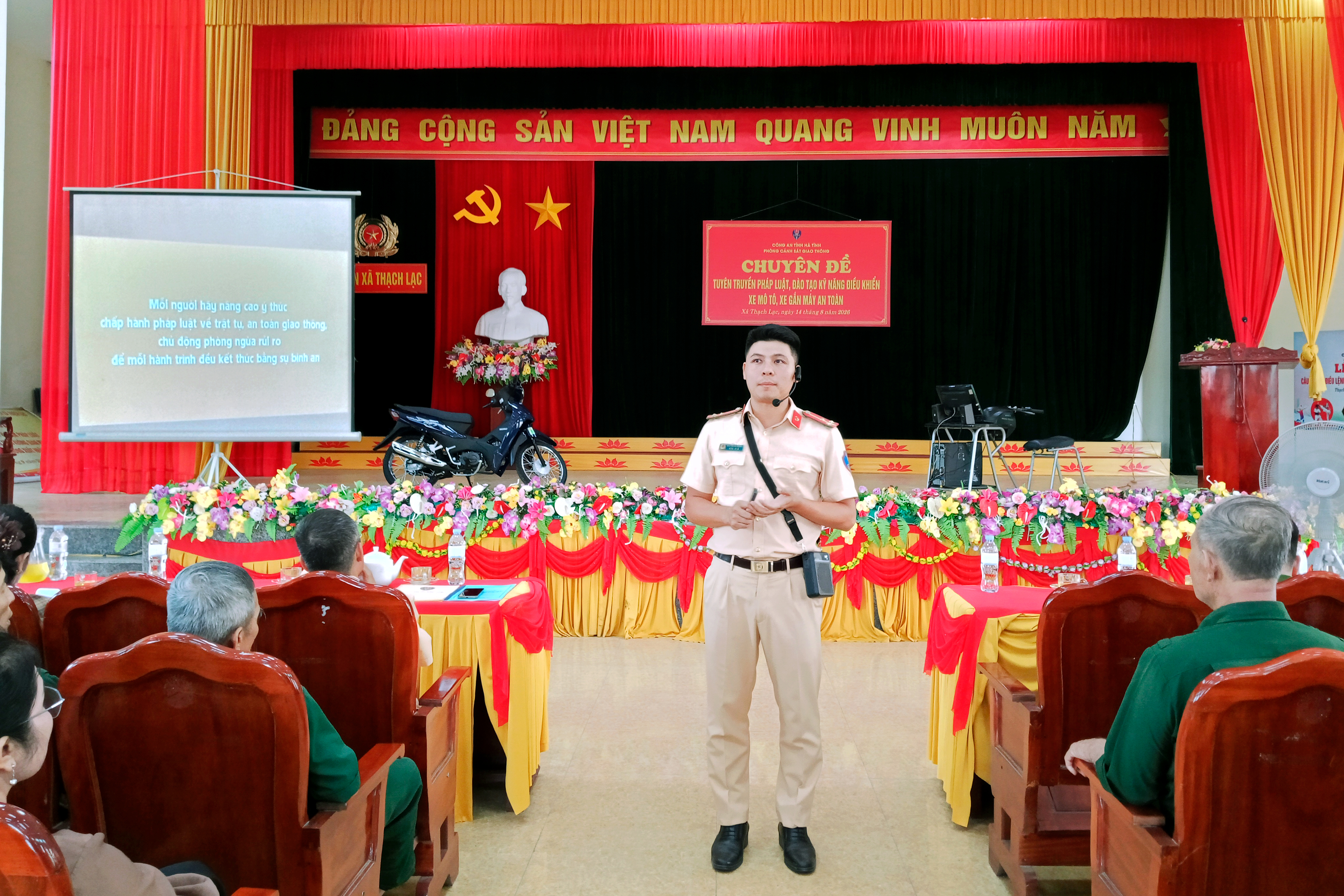 Thạch Lạc làm điểm tuyên truyền pháp luật về trật tự, an toàn giao thông