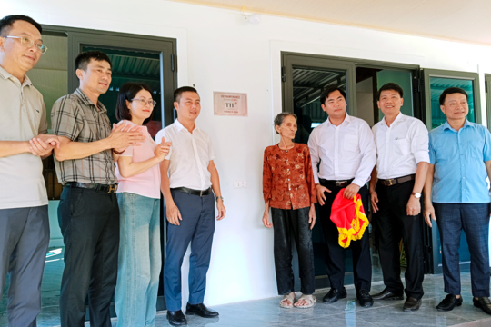 Bàn giao nhà tình thương tại thôn Bắc Thắng 