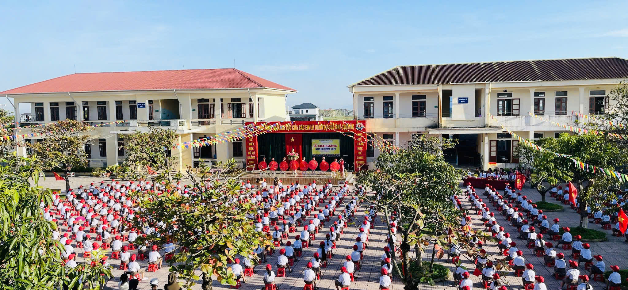 TỰ HÀO QUÊ HƯƠNG HIẾU HỌC – THẠCH LẠC TƯNG BỪNG KHAI GIẢNG NĂM HỌC 2025 – 2026 
