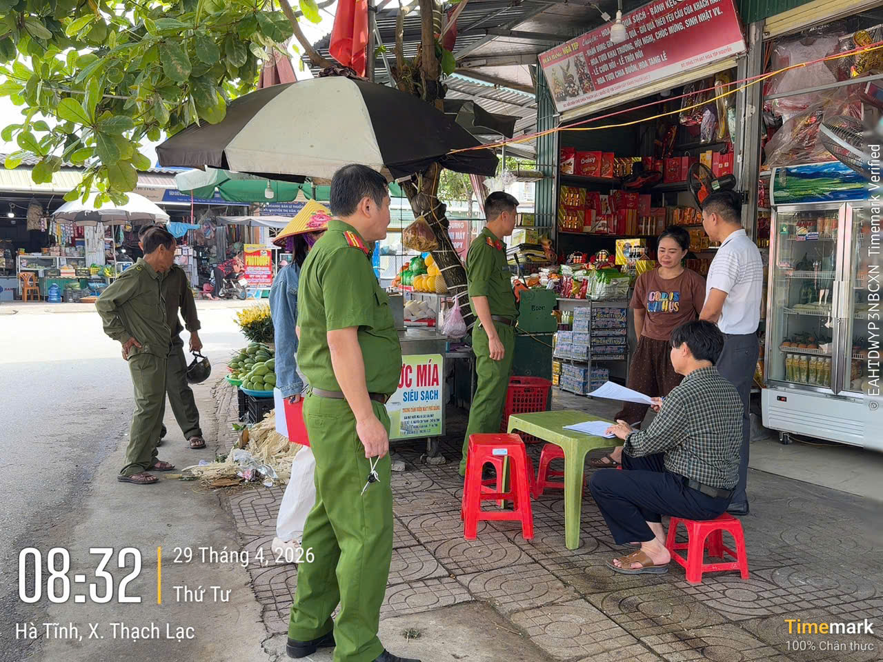 THẠCH LẠC RA QUÂN GIẢI TỎA, XỬ LÝ VI PHẠM HÀNH LANG AN TOÀN GIAO THÔNG