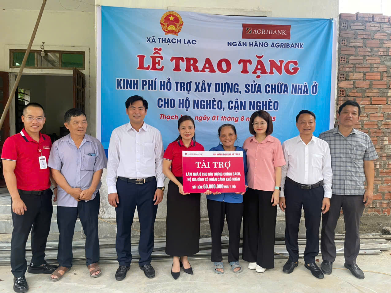 TRAO TẶNG KINH PHÍ NHÀ Ở CHO HỘ CẬN NGHÈO Ở THÔN CAO THẮNG VÀ NAM THẮNG XÃ THẠCH LẠC
