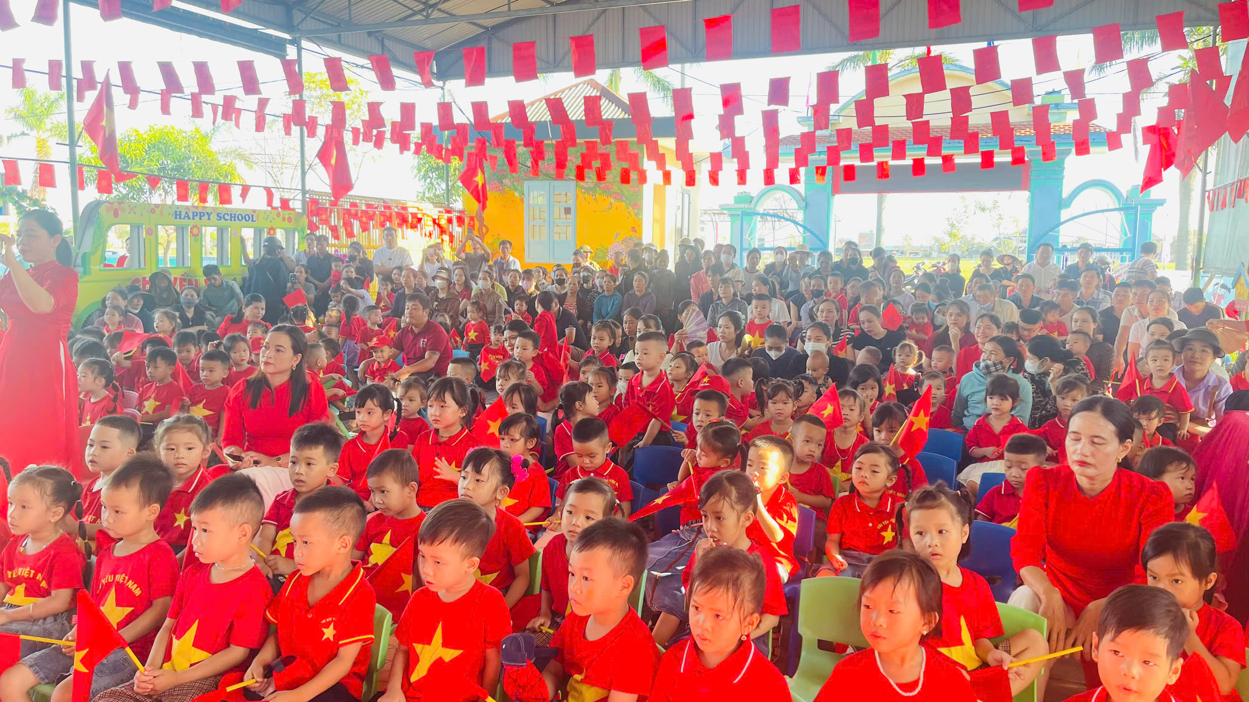 XÃ THẠCH LẠC TƯNG BÙNG TỔ CHỨC NGÀY HỘI TOÀN DÂN ĐƯA TRÊ ĐẾN TRƯỜNG NĂM HỌC 2025 - 2026 