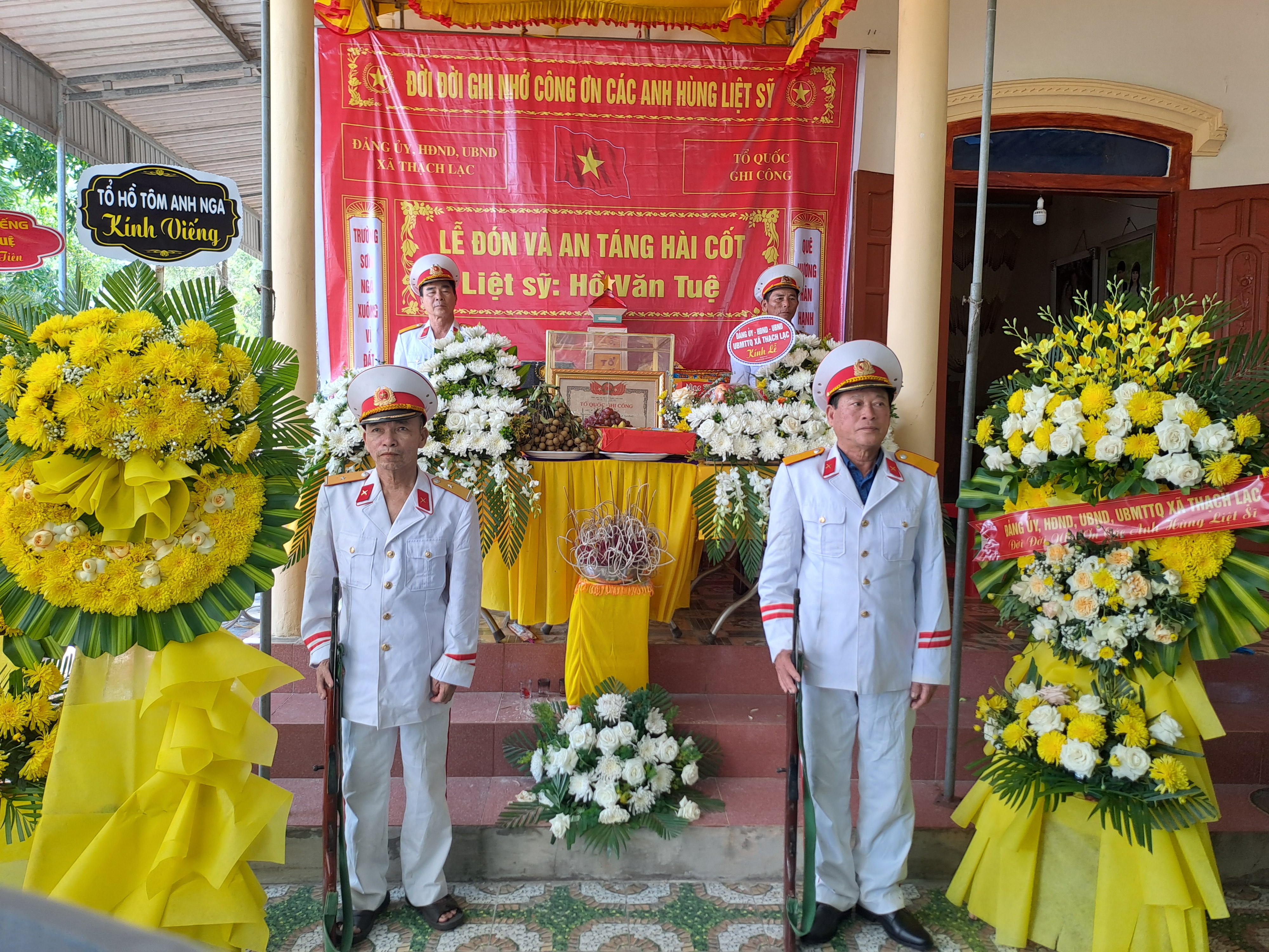 XÃ THẠCH LẠC TỔ CHỨC LỄ ĐÓN VÀ AN TÁNG HÀI CỐT LIỆT SĨ HỒ VĂN TUỆ 
