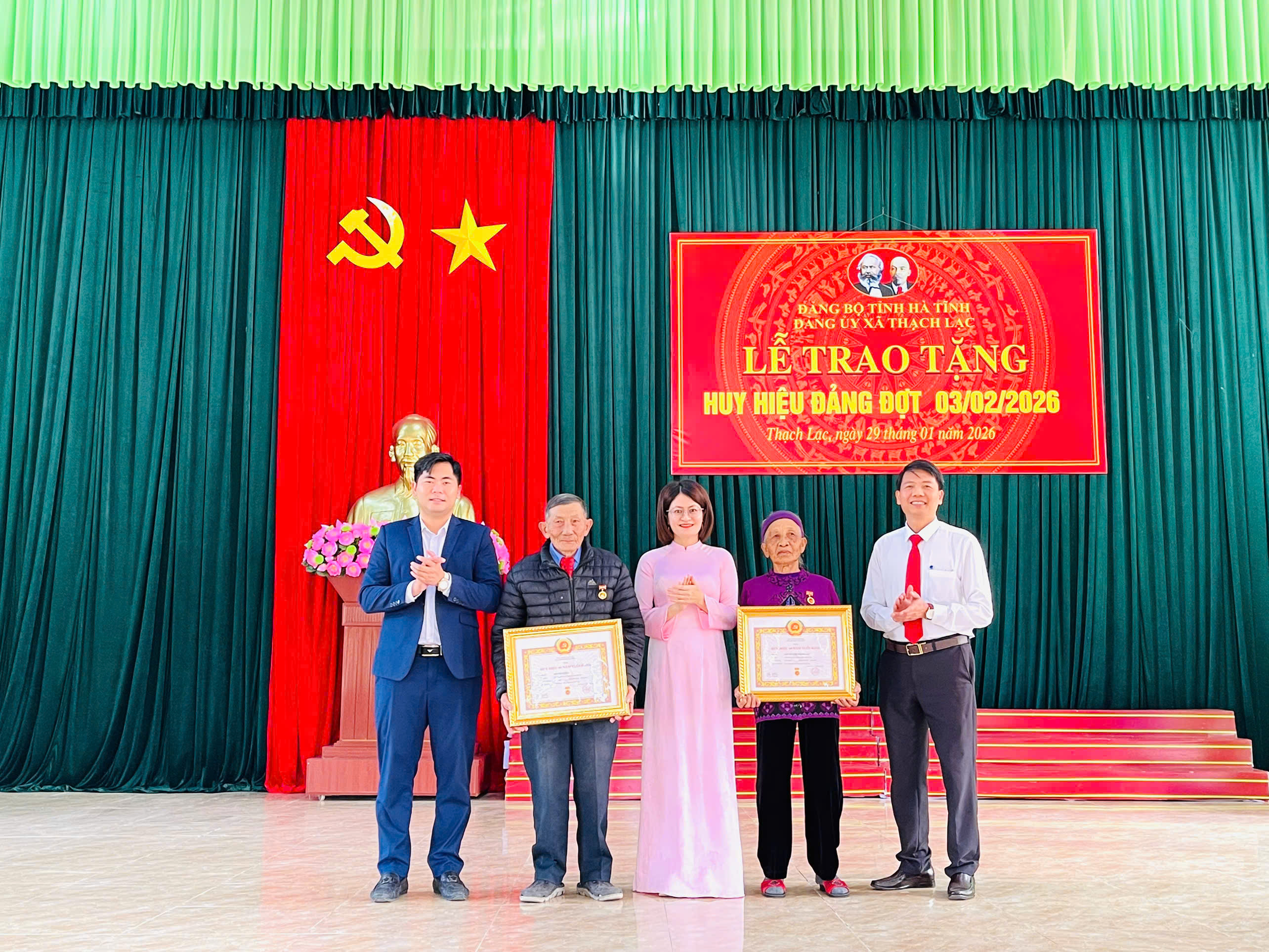XÃ THẠCH LẠC TRAO TẶNG  HUY HIỆU ĐẢNG ĐỢT 3/2/2026